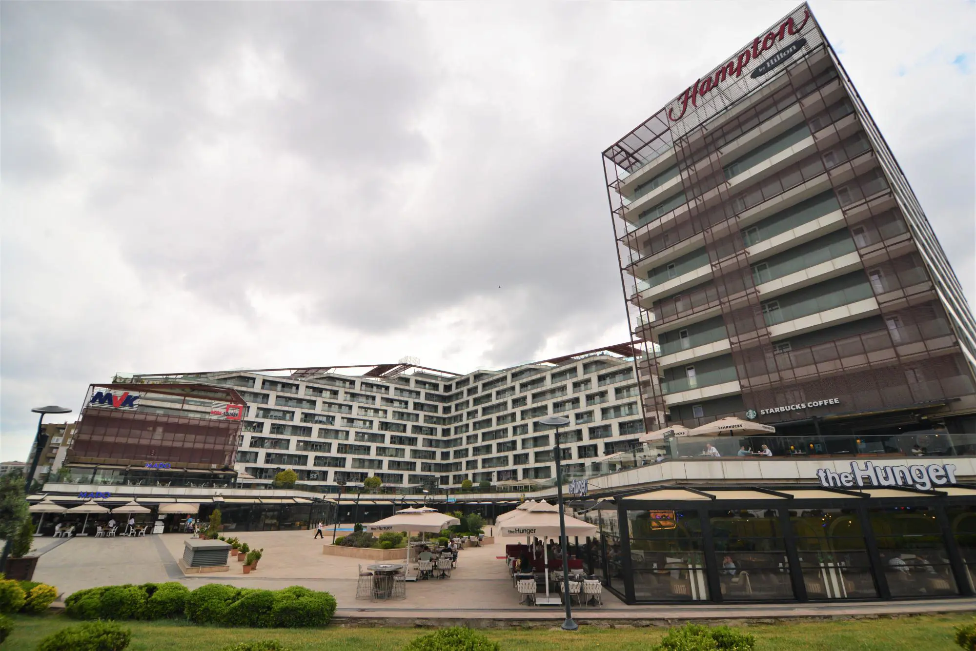 KURTKÖY MVK WORK SQUARE DE AVLU CEPHE EŞYALI KİRALIK 2+1 DAİRE / OFİS