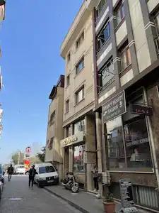 BAYRAMPAŞA SAĞMALCILAR METRO DURAĞI SOKAĞINDA YENİ BİNADA 130M2 SATILIK FIRSAT DÜKKAN