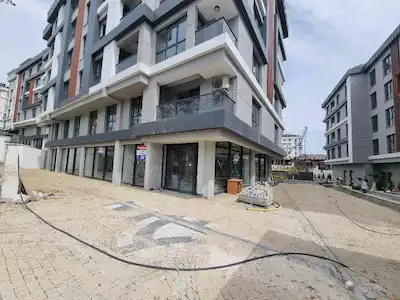 SITE GIRIŞINDE CADDEYE 30MT CEPHELI KIRALIK DEPOLU DÜKKAN
