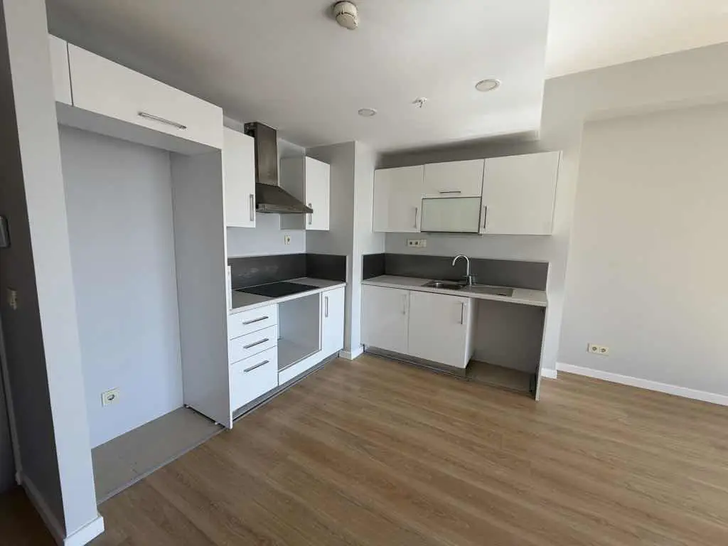 ESENYURT CITY CENTER ZAFER MAHALLESİNDE MERKEZİ KONUMDA SATILIK