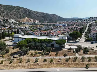 KUŞADASI YAVANSU’DA 2023 YAPIMI, 4 CEPHELİ, KURUMSAL KİRACILI SATILIK DÜKKAN/ MAĞAZA