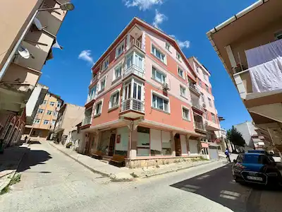 BÜYÜKÇEKMECE CELALİYE'DE KİRACILI SATILIK DÜKKAN 