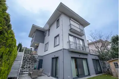 BÖLGENIN UZMANI ÖZGE DEN GÜNIŞIĞI EVLERI KIRALIK MÜSTAKIL TRIPLEX