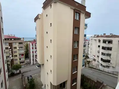 REMAX MEYDAN'DAN BEŞİRLİ'DE İÇİ YAPILI KİRA GETİRİLİ FIRSAT! 3+1