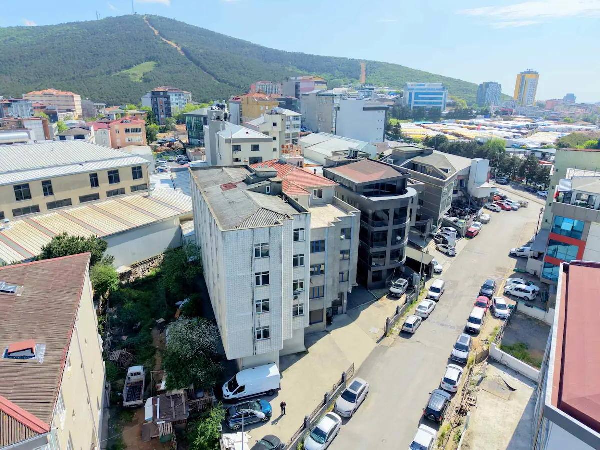 ATAŞEHİR FERHATPAŞA’DA YEDPA KARŞISI 5.973 M² SATILIK TİCARİ KOMPLEKS