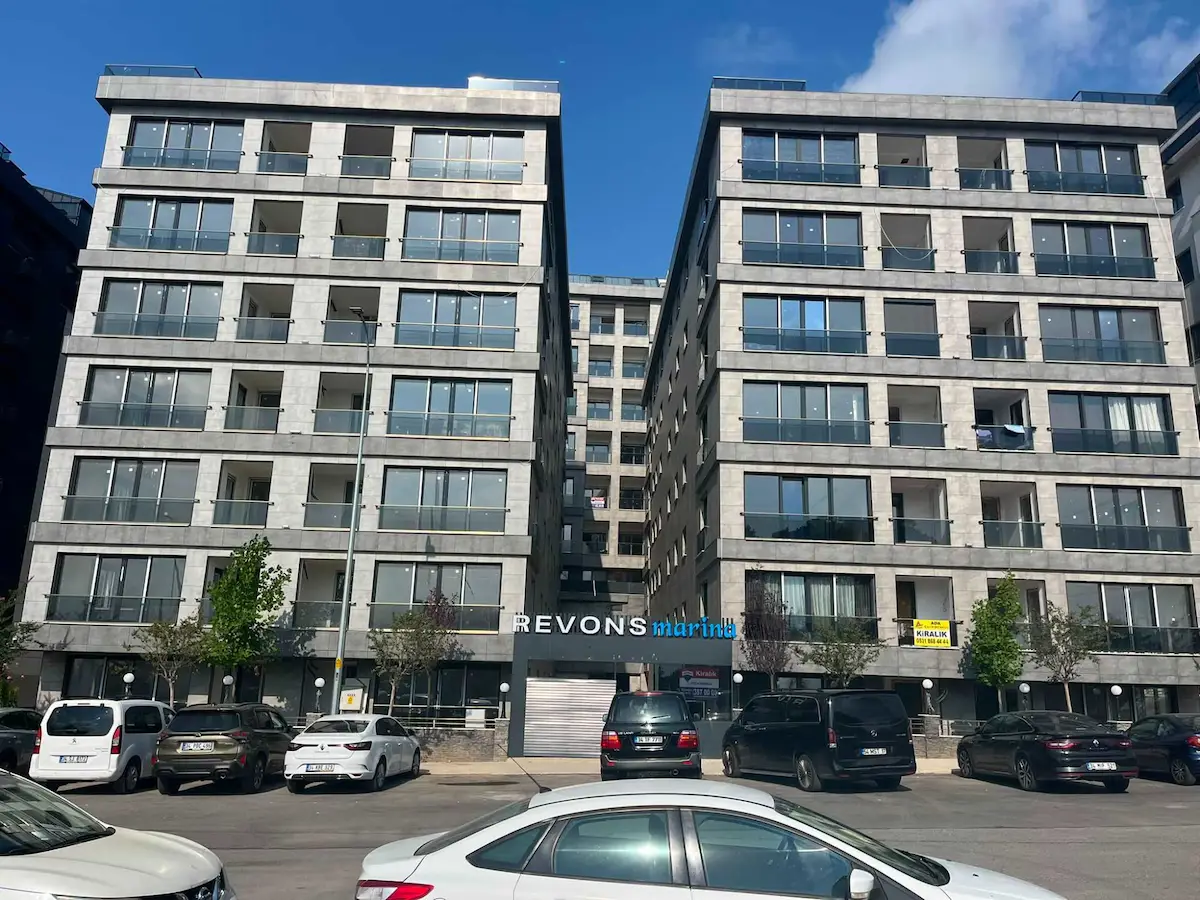 GEZİBOYU CD.'DE REVONS MARINA SITESİNDE SIFIR 3+1 KİRALIK DAİRE
