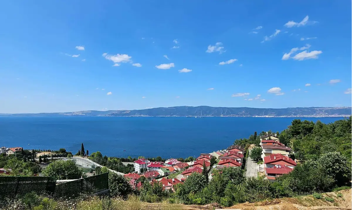 KOCAELİ GÖLCÜK'TE ŞAHANE DENIZ MANZARALI KONUT İMARLI ARSA