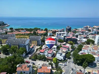 KUŞADASI KADINLAR DENİZİ’NDE DENİZE BİRKAÇ ADIM MESAFEDE,HER ODASI ÖZEL BANYO /WC Lİ, YENİLENMİŞ 3+
