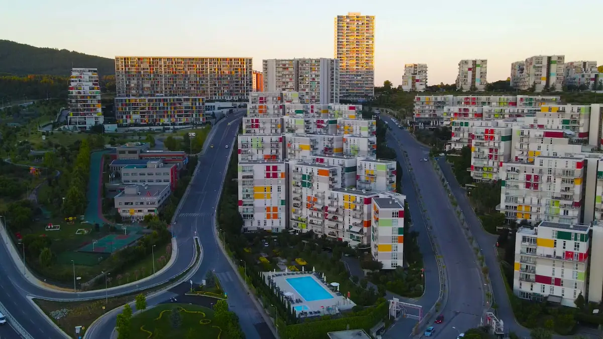 ÖZLEM KILIÇ REMAX - NARCITY ' DE ŞEREFİYELİ GERÇEK 4+1 ÖNÜ AÇIK