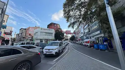 CANSET ATICI'DAN HALK CADDESI ÜZERINDE TIRNAK VE GÜZELLIK SALONU