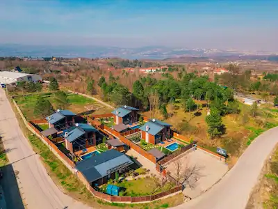 RE/MAX MAVİ'DEN 1.654 M² ARSA İÇINDE AKTIF BUNGALOV TESISI