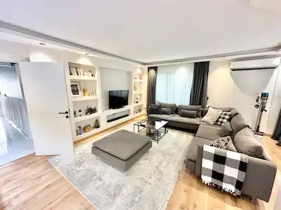 REMAX LEON | GÖRÜKLE'DE MODERN YENILENMIŞ BAHÇE KATI SATILIK 3+1