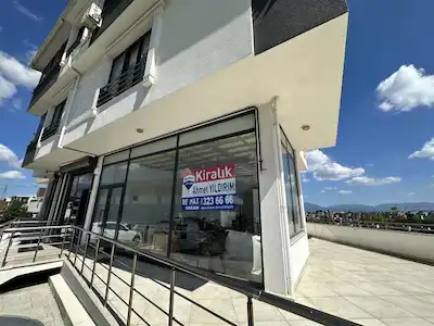 REMAX DREAMDEN İZMİT TÜYSÜZLERDE HARİKA KONUMLU KİRALIK DÜKKAN
