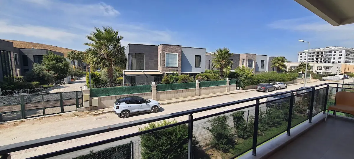 MENEMEN VİLLAKENT’TE KEYİFLİ YAŞAM EVLERİ’NDE EŞYALI 1+1 | BALKONLU 55M2