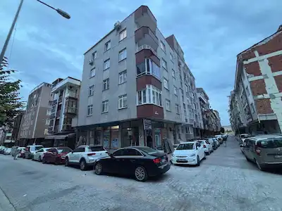 K.ÇEKMECEDE METROBÜSE YAKIN SATILIK 3+1 FERAH DAIRE