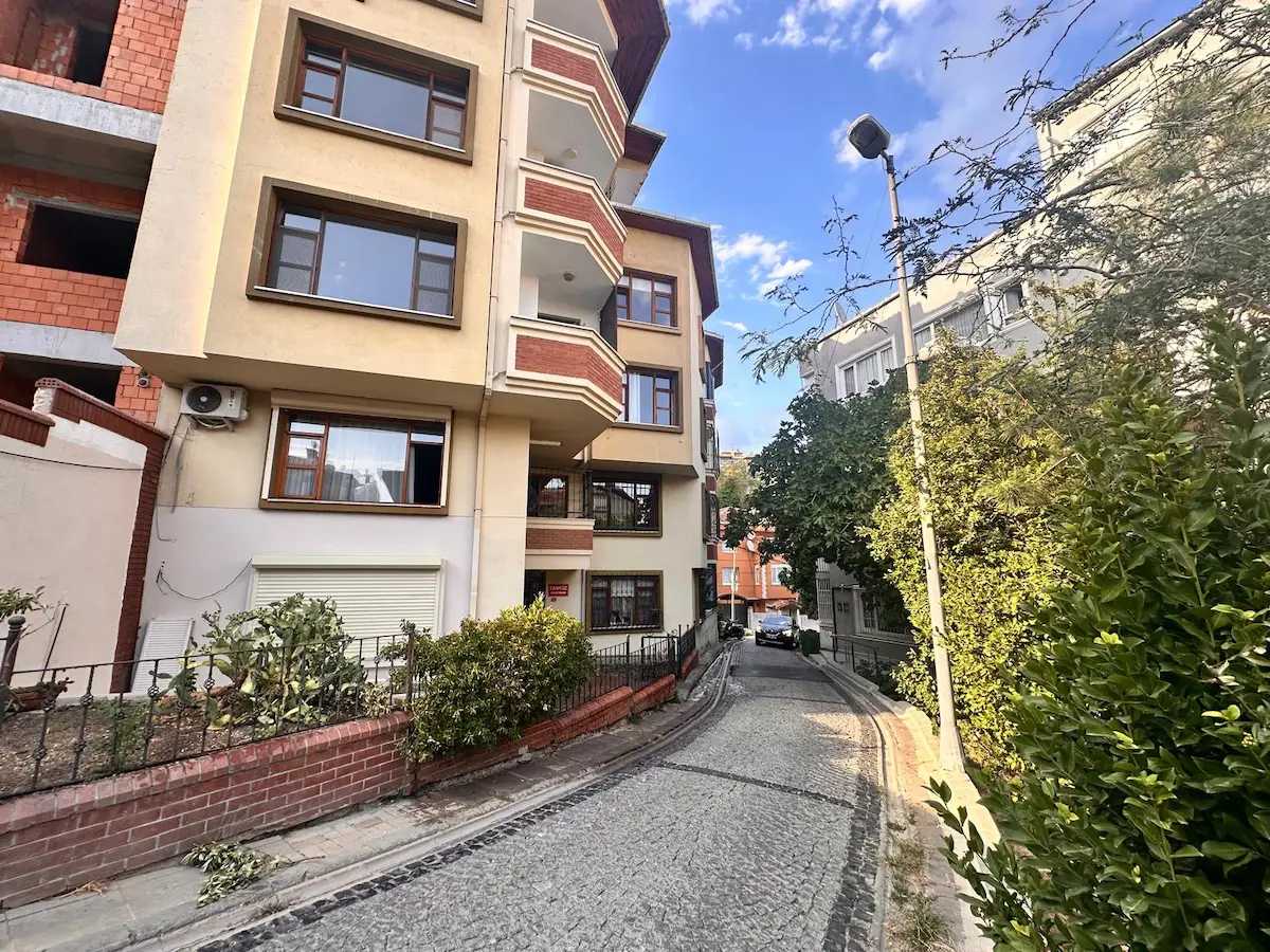 BEŞİKTAŞ ORTAKÖY SAHİLE YAKIN KISA DÖNEM EŞYALI 2+1KİRALIK DAİRE