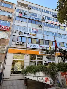 BEŞİKTAŞ'IN MERKEZİNDE, BARBAROS BULVARI ÜZERİNDE KİRALIK TİCARİ OFİS