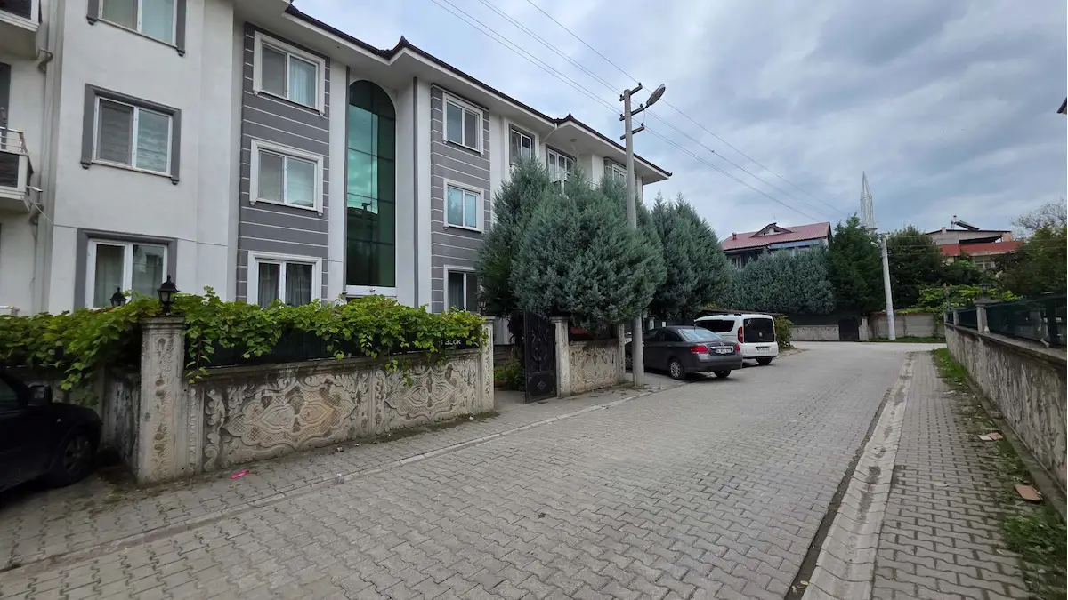 GÜNEŞLER MAHALLESİNDE SATILIK 3+1 DAİRE