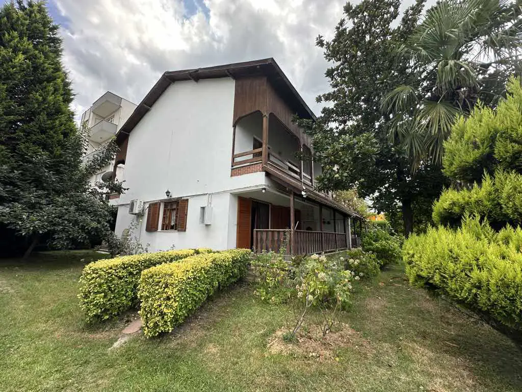 REMAX DREAM SAPANCA DUYGU SİTESİNDE TRİPLEKS SATILIK VİLLA
