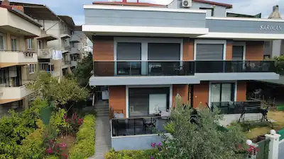 BORNOVADA TERASLI 3+1 SATILIK VİLLA