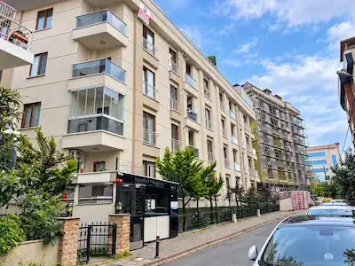 ÇEKMEKÖY MİMAR SİNAN'MAH. SİTE İÇİ 2+1 ARAKAT
