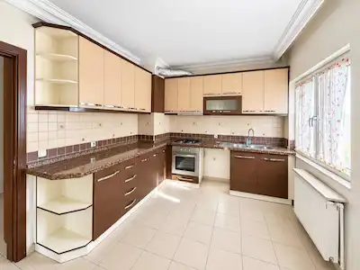 ANADOLU SİTESİ’NDE GENİŞ VE KULLANIŞLI BOŞ 3+1 DAİRE