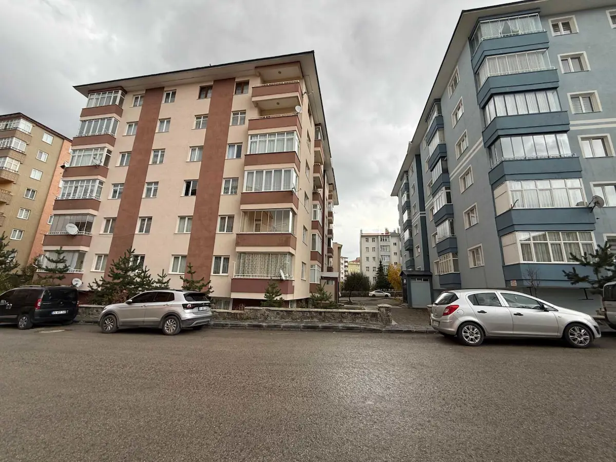 REMAX İLKE'DEN YILDIZKENT'TE 3+1 SATILIK DAİRE