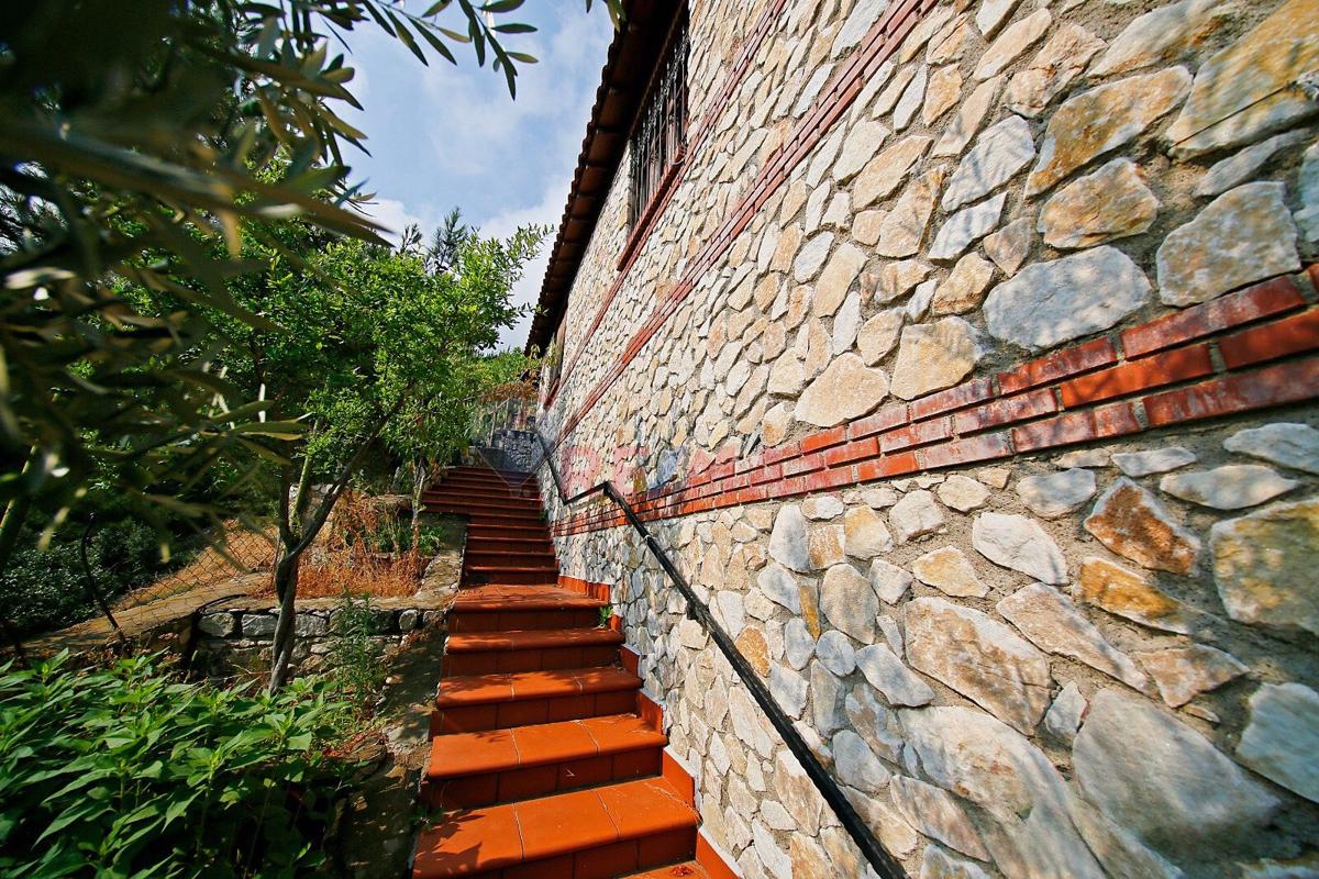 GÜRE KAVURMACILAR KÖYÜ'NDE KÖRFEZ MANZARALI, EŞSİZ TAŞ EV