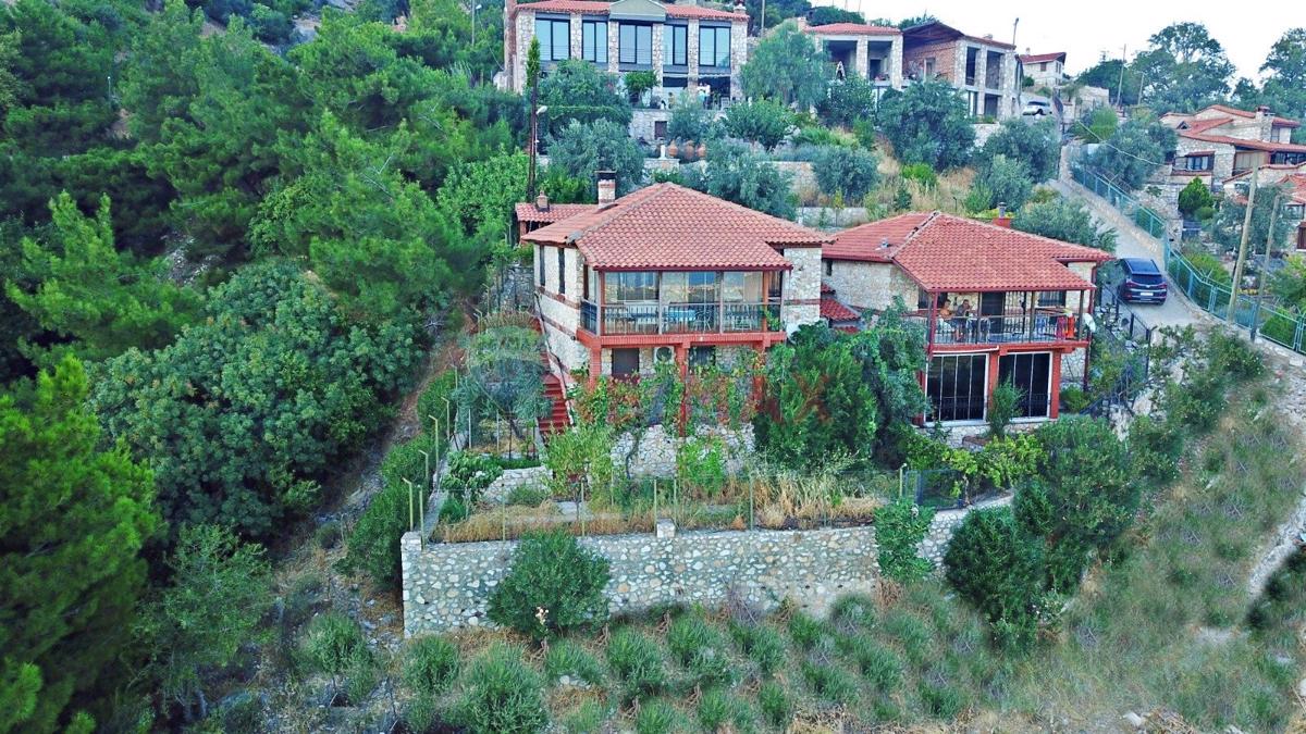 GÜRE KAVURMACILAR KÖYÜ'NDE KÖRFEZ MANZARALI, EŞSİZ TAŞ EV