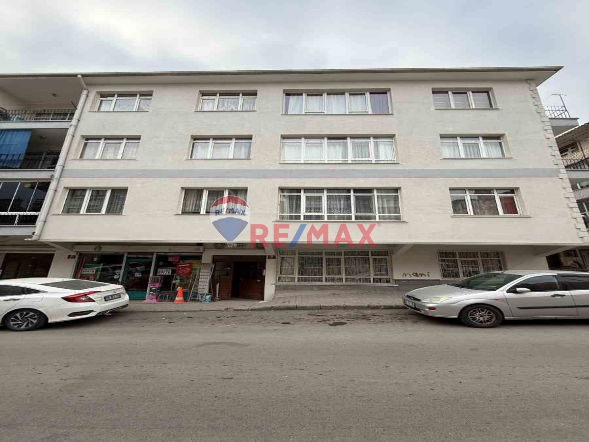 DEMİRLİBAHÇE MAHALLESİ'NDE MERKEZI KONUMDA SATILIK 3+1 DAİRE