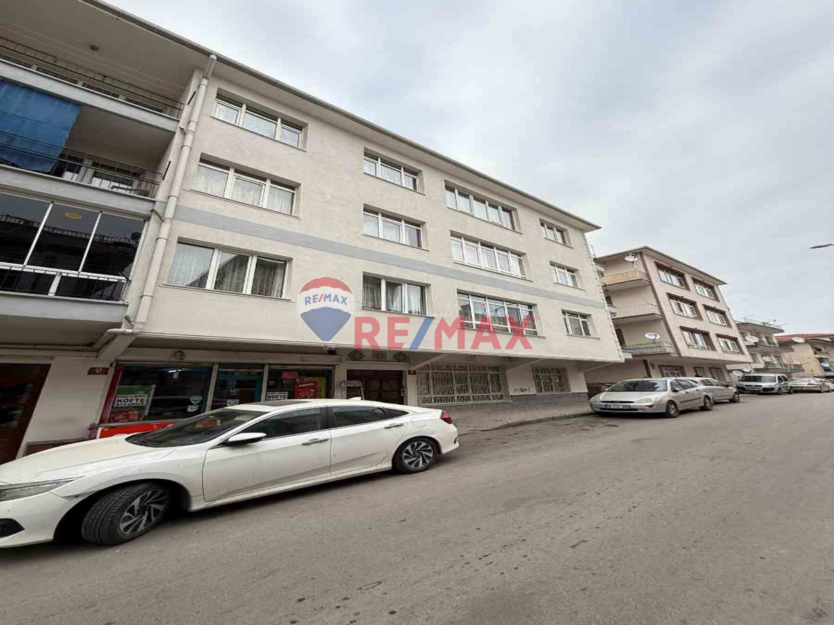 DEMİRLİBAHÇE MAHALLESİ'NDE MERKEZI KONUMDA SATILIK 3+1 DAİRE