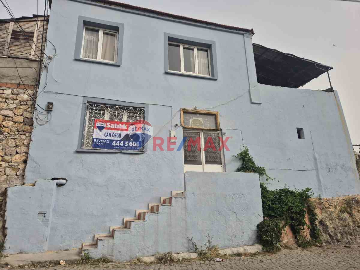 AYVALIK MERKEZ ZEKİ BEY MAH.’DE SATILIK DENİZ MANZARALI BAHÇELI MÜSTAKİL EV