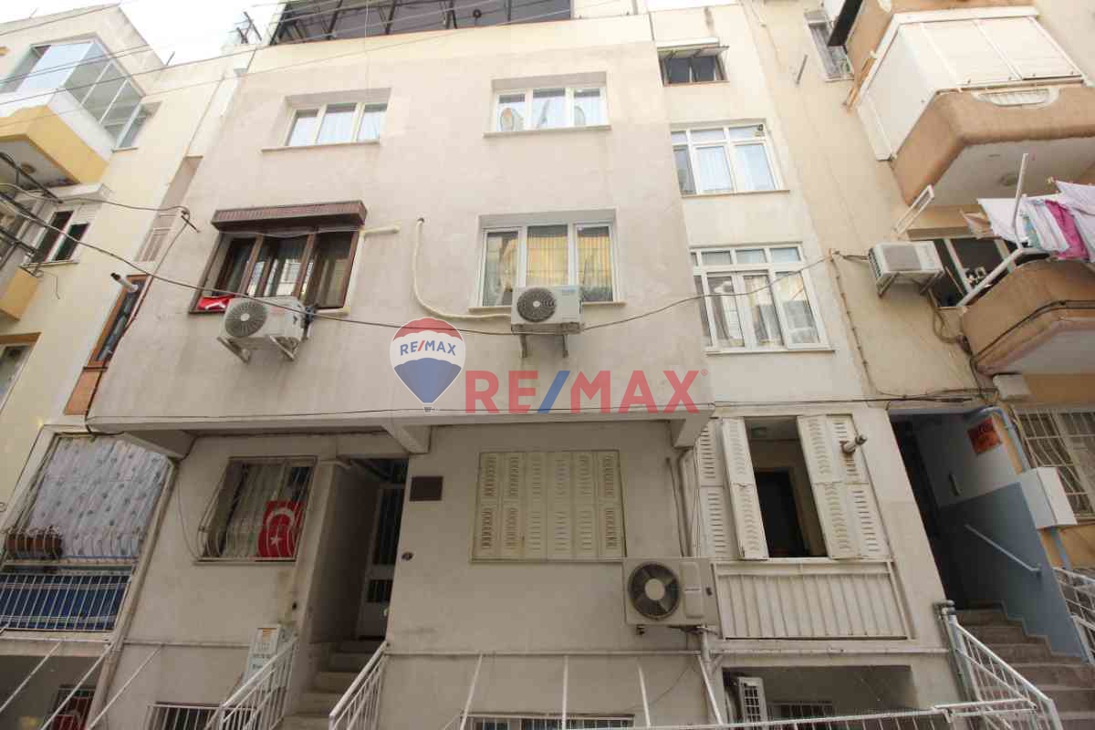 BUCA GÜVEN MAHALLESI İZBANA YAKIN 2+1 DOĞALGAZLI KLIMALI EŞYALI GENIŞ ARAKAT KIRALIK DAIRE