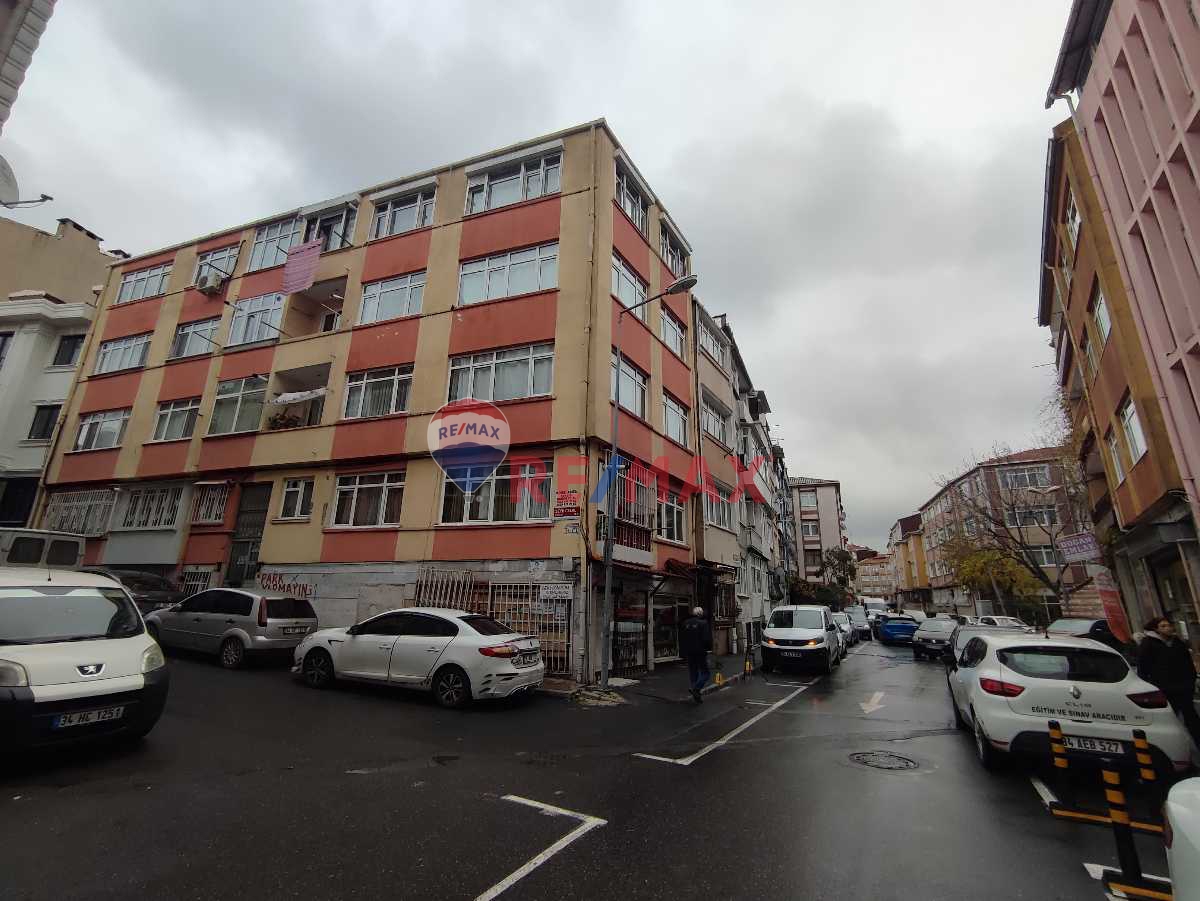 FATİH ŞEHREMİNİNDE  2+1 METRO METROBÜS TRAMVAY YAKINI 3. KAT