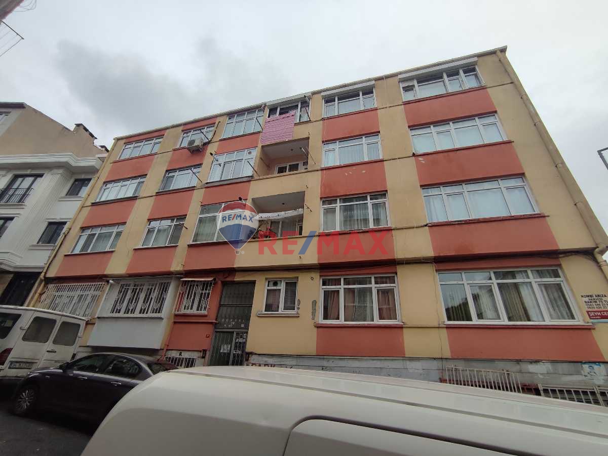 FATİH ŞEHREMİNİNDE  2+1 METRO METROBÜS TRAMVAY YAKINI 3. KAT