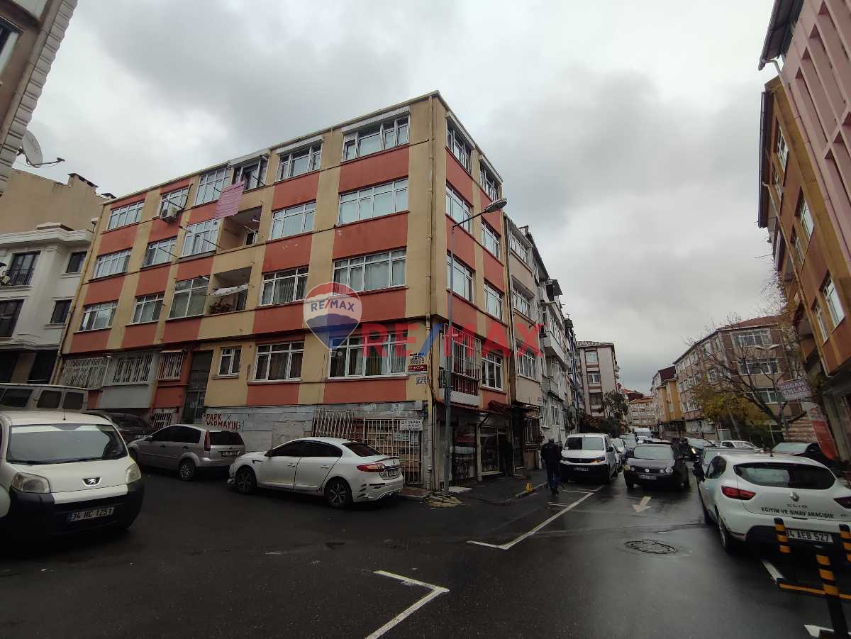 FATİH ŞEHREMİNİNDE  2+1 METRO METROBÜS TRAMVAY YAKINI 3. KAT