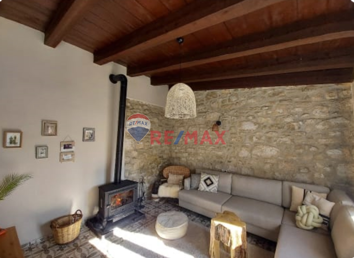 MURATELİ KÖYÜ'NDE SATILIK  MÜSTAKİL TAŞ EV