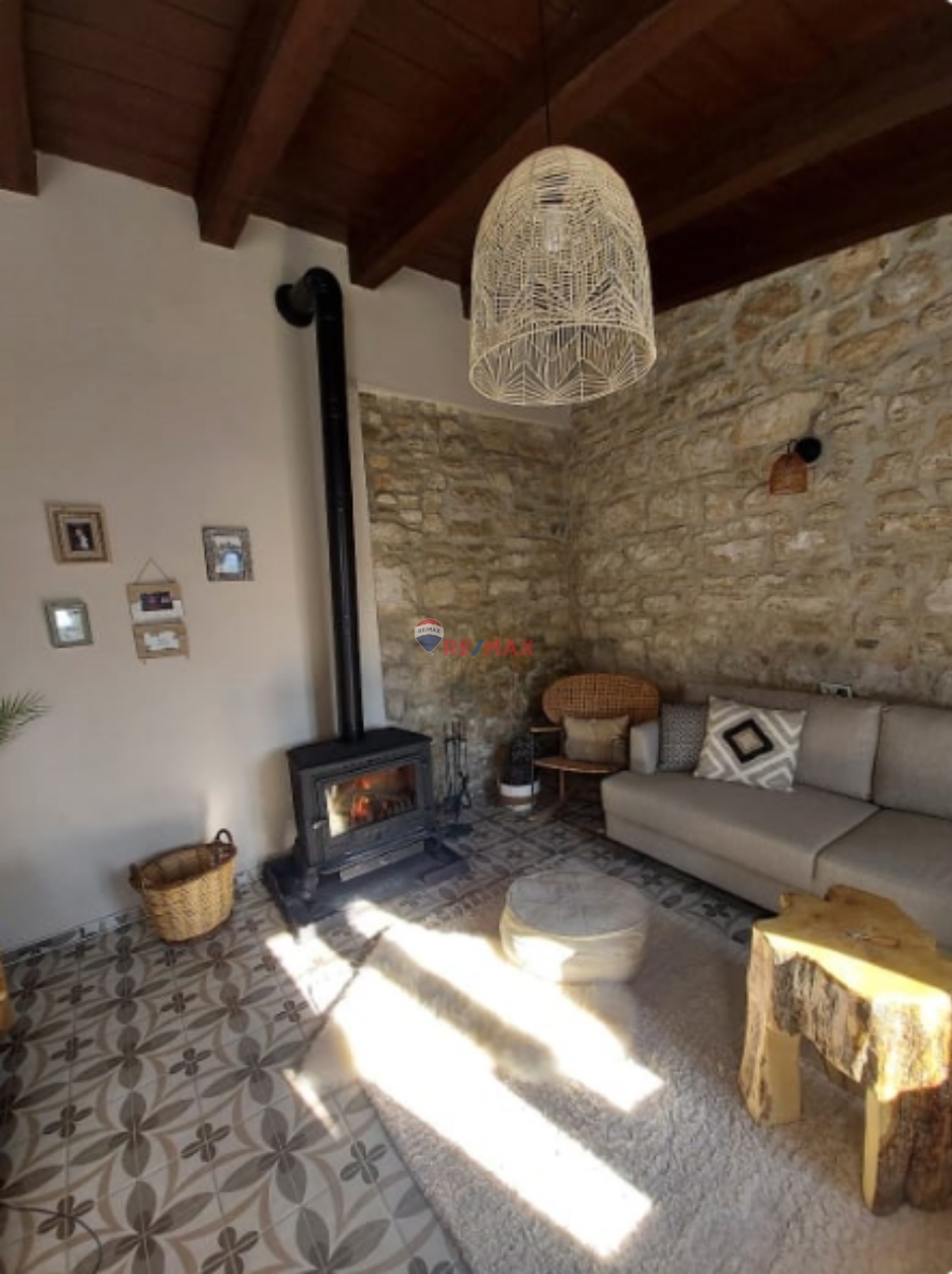 MURATELİ KÖYÜ'NDE SATILIK  MÜSTAKİL TAŞ EV