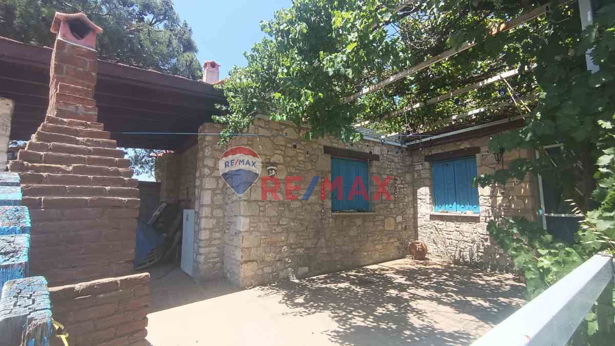 MURATELİ KÖYÜ'NDE SATILIK  MÜSTAKİL TAŞ EV