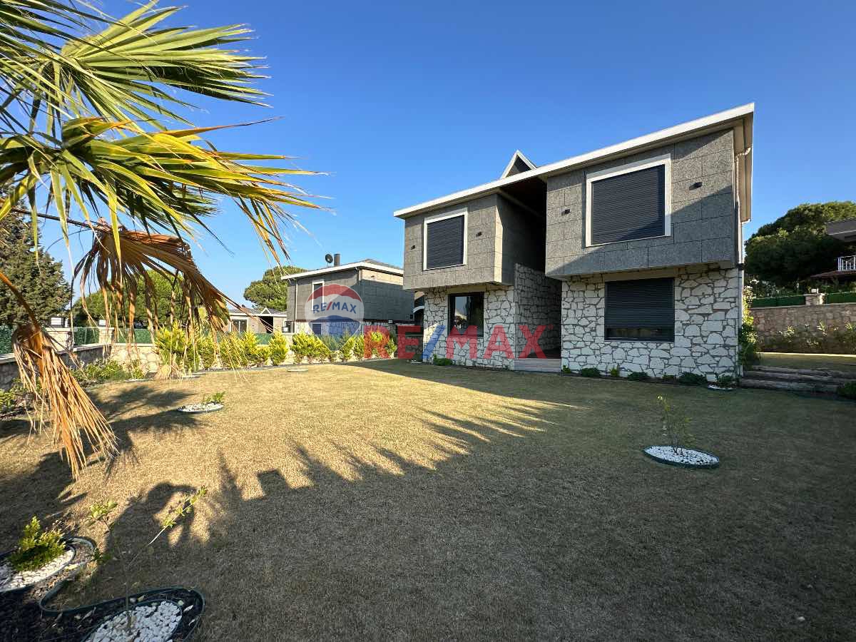 IZMIR MORDOĞAN'DA  2+1 SATILIK LÜKS VILLA