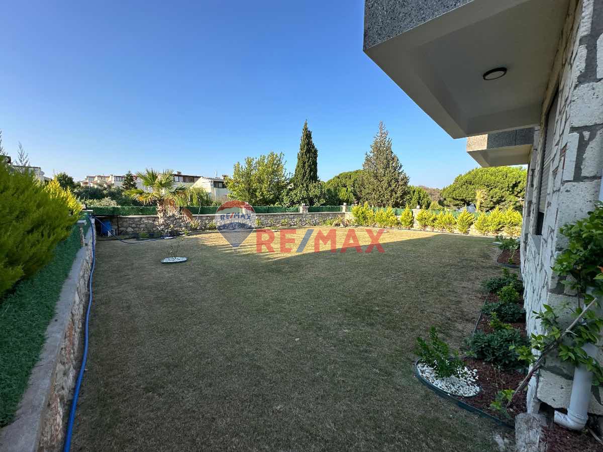 IZMIR MORDOĞAN'DA  2+1 SATILIK LÜKS VILLA