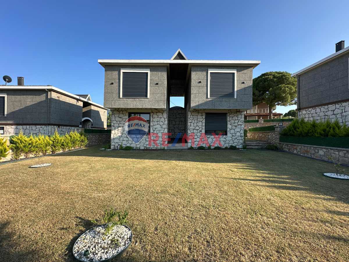 IZMIR MORDOĞAN'DA  2+1 SATILIK LÜKS VILLA