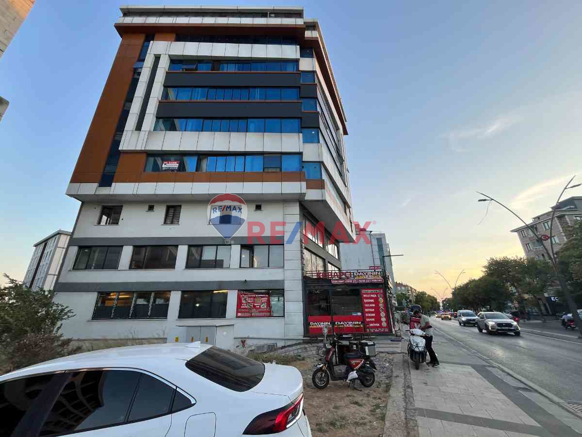 RE/MAX'TEN KARTAL'DA, OTOPARKLI 1+1 FIRSAT DAİRE