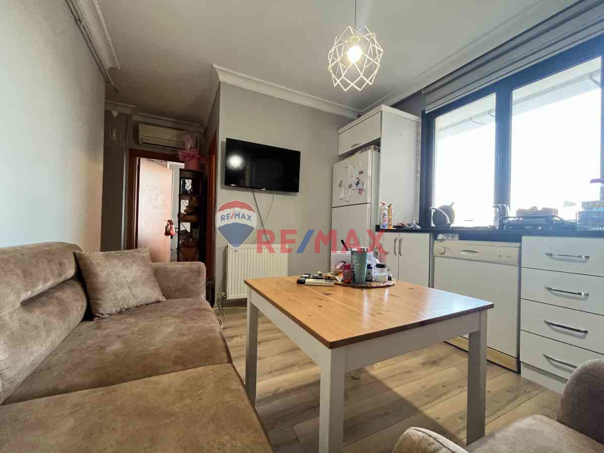 RE/MAX'TEN KARTAL'DA, OTOPARKLI 1+1 FIRSAT DAİRE