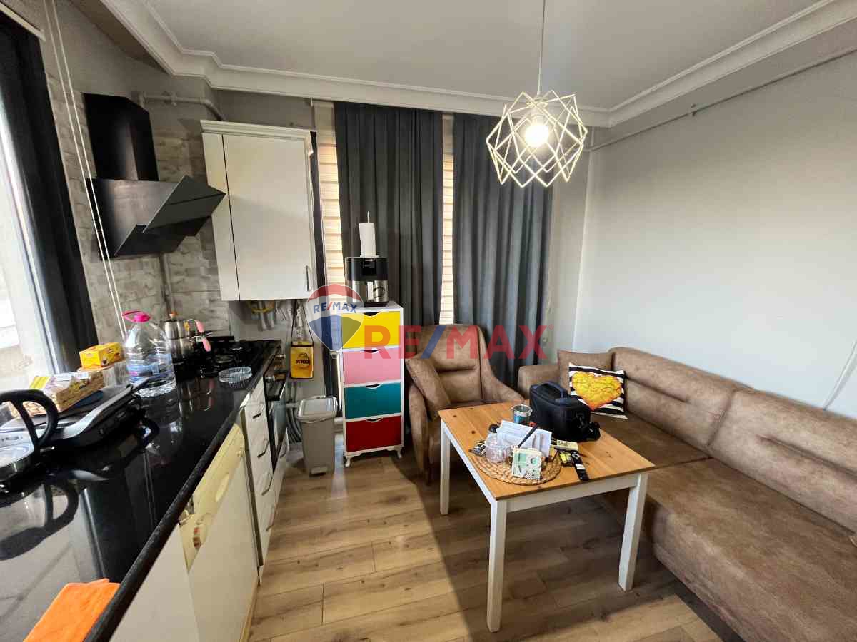 RE/MAX'TEN KARTAL'DA, OTOPARKLI 1+1 FIRSAT DAİRE