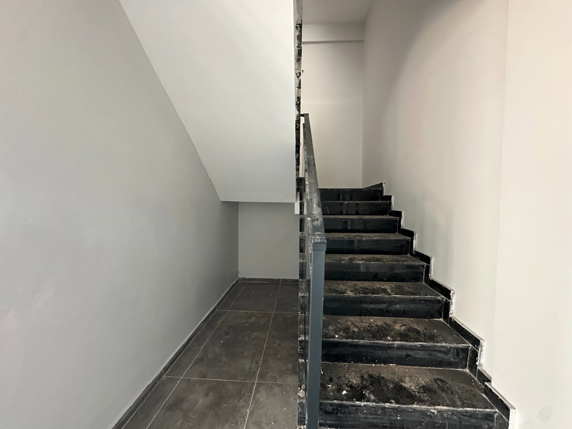 ESENYURTTA İYI KONUMDA MANZARALI BAHÇELI 6+1 LUX TRIPLEX VILLA