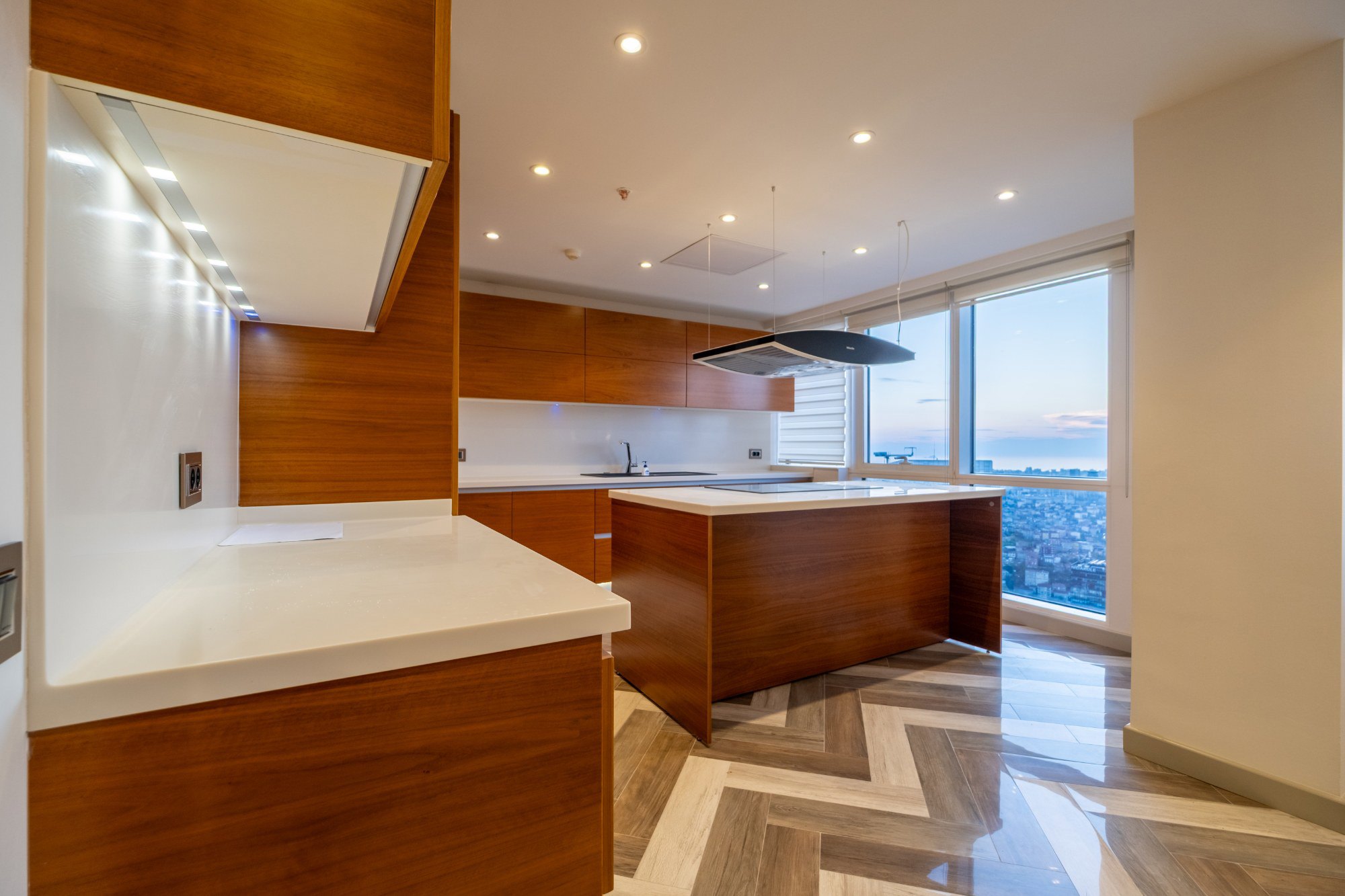 ATAŞEHIR VARYAP MERIDIAN’DA 41. KAT PRESTIJLI 4+1 | 390 M²  | BOŞ VE HEMEN TESLIM