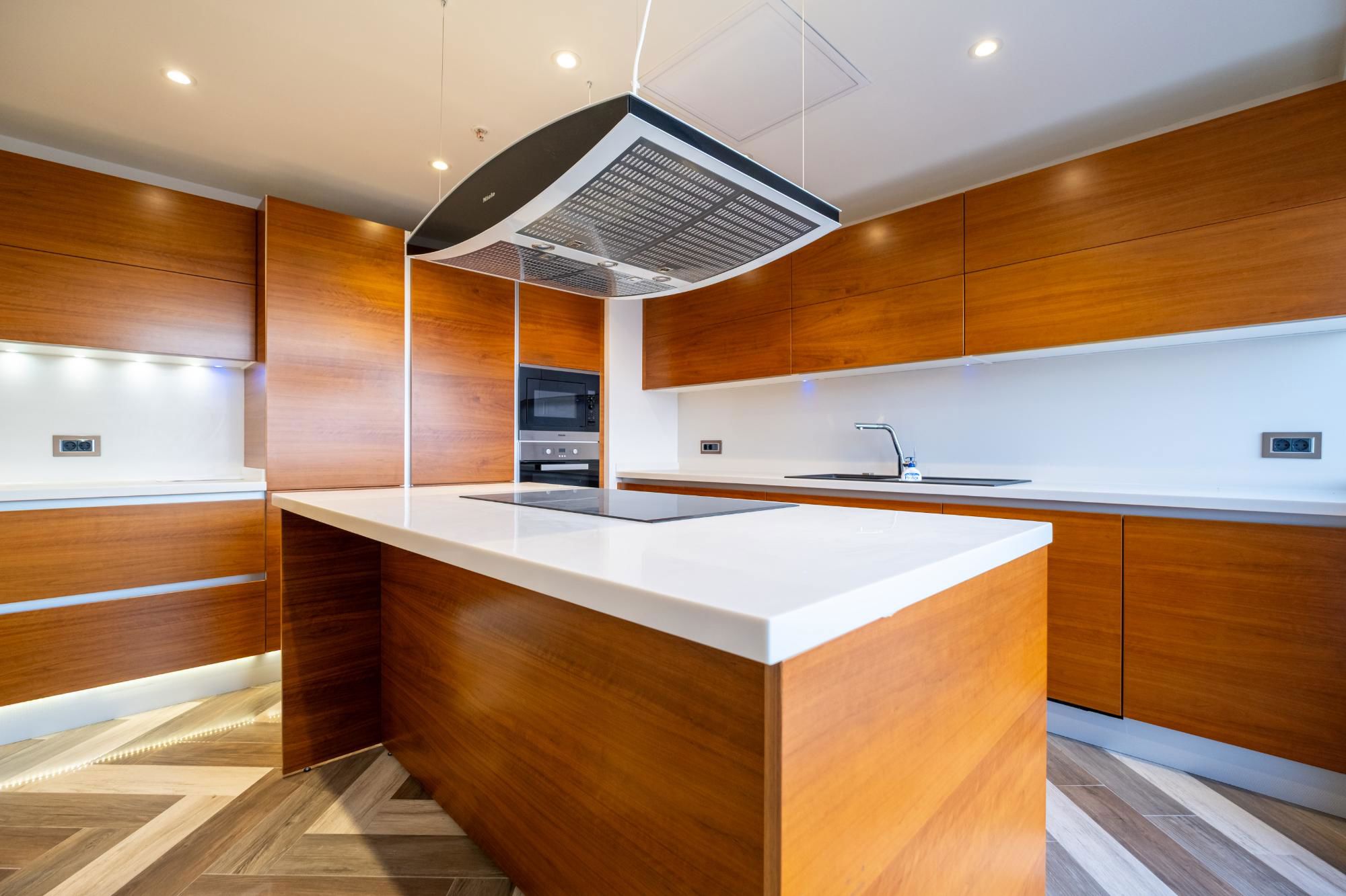 ATAŞEHIR VARYAP MERIDIAN’DA 41. KAT PRESTIJLI 4+1 | 390 M²  | BOŞ VE HEMEN TESLIM