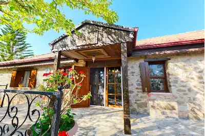 MANAVGAT TAŞAĞIL’DA MÜSTAKİL DOĞA İÇİNDE SATILIK TAŞ EV