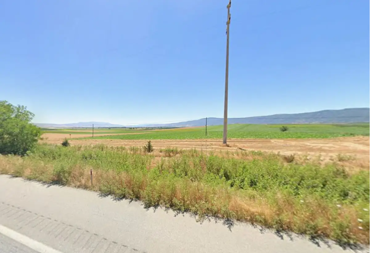 ÇORUM MERKEZE 12 KM MESAFEDE, TEK TAPU 36.331M² BÜYÜK TARLA